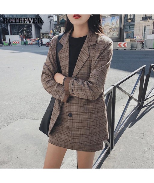 Koreanisches Outfit Rock und Blazer suggérées chez