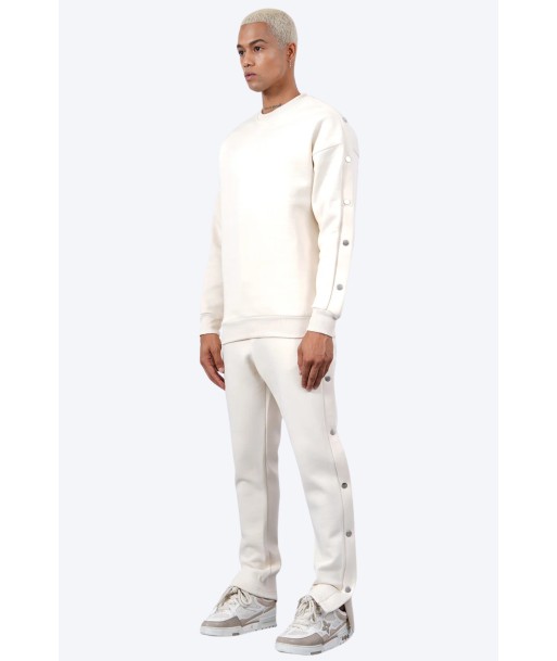 ENSEMBLE SWEAT ET PANTALON BLANC Dans la société mordern